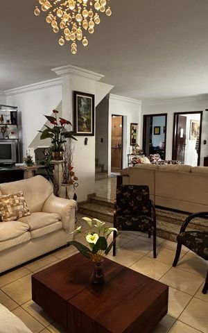 Casa para alugar com 580m², 4 quartos e 30 vagas Casa para alugar com 580m², 4 quartos e 30 vagasSala