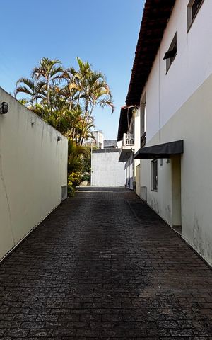 Casa para alugar com 580m², 4 quartos e 30 vagas Casa para alugar com 580m², 4 quartos e 30 vagasGaragem