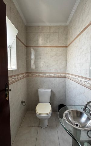 Casa para alugar com 580m², 4 quartos e 30 vagas Casa para alugar com 580m², 4 quartos e 30 vagasBanheiro da área comum