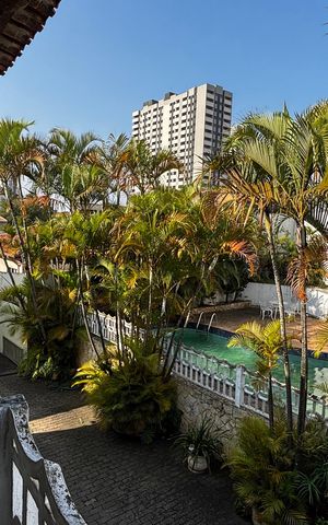 Casa para alugar com 580m², 4 quartos e 30 vagas Casa para alugar com 580m², 4 quartos e 30 vagasVaranda da área comum