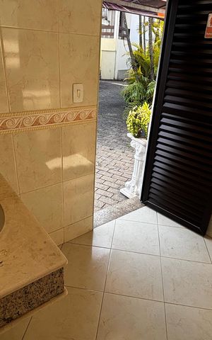 Casa para alugar com 580m², 4 quartos e 30 vagas Casa para alugar com 580m², 4 quartos e 30 vagasBanheiro da piscina