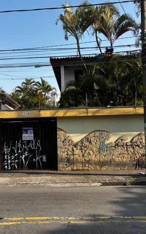 Casa para alugar com 580m², 4 quartos e 30 vagas Casa para alugar com 580m², 4 quartos e 30 vagasFachada