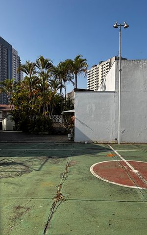 Casa para alugar com 580m², 4 quartos e 30 vagas Casa para alugar com 580m², 4 quartos e 30 vagasQuadra