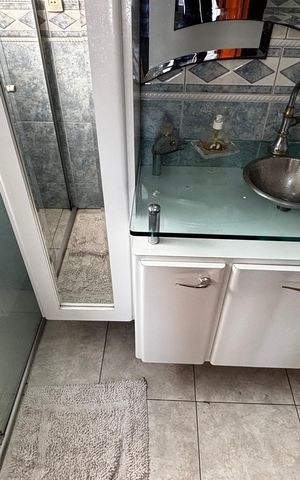 Casa para alugar com 580m², 4 quartos e 30 vagas Casa para alugar com 580m², 4 quartos e 30 vagasBanheiro da Suíte 2