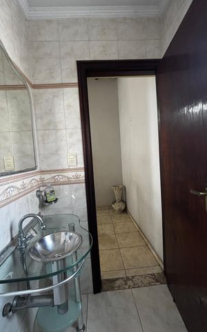 Casa para alugar com 580m², 4 quartos e 30 vagas Casa para alugar com 580m², 4 quartos e 30 vagasBanheiro da área comum