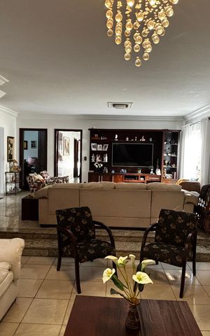 Casa para alugar com 580m², 4 quartos e 30 vagas Casa para alugar com 580m², 4 quartos e 30 vagasSala
