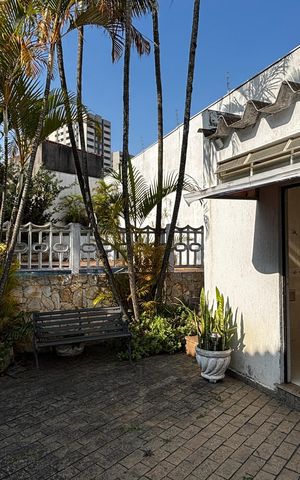 Casa para alugar com 580m², 4 quartos e 30 vagas Casa para alugar com 580m², 4 quartos e 30 vagasQuintal - Garagem