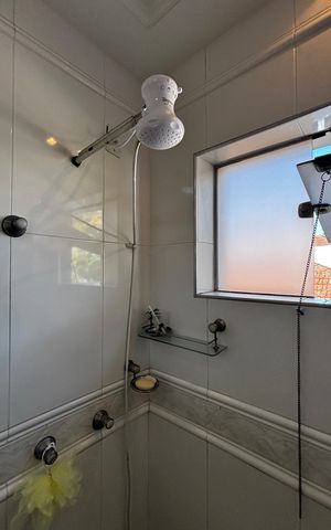 Casa para alugar com 580m², 4 quartos e 30 vagas Casa para alugar com 580m², 4 quartos e 30 vagasBanheiro da Suíte 1