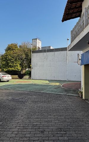 Casa para alugar com 580m², 4 quartos e 30 vagas Casa para alugar com 580m², 4 quartos e 30 vagasQuintal - Garagem