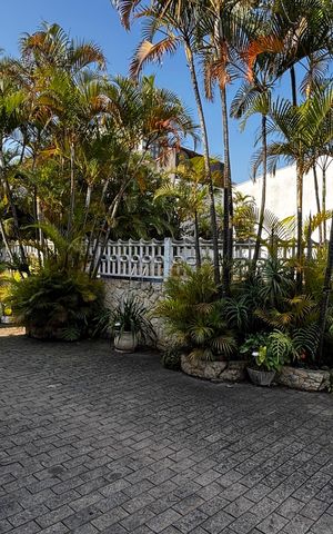 Casa para alugar com 580m², 4 quartos e 30 vagas Casa para alugar com 580m², 4 quartos e 30 vagasQuintal - Garagem