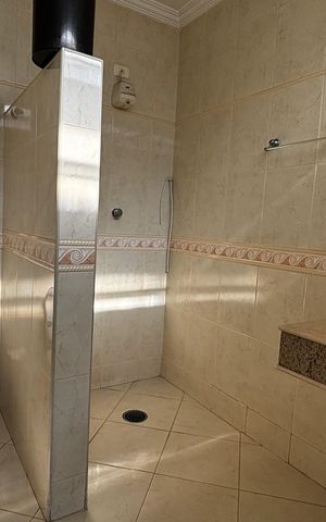 Casa para alugar com 580m², 4 quartos e 30 vagas Casa para alugar com 580m², 4 quartos e 30 vagasBanheiro da piscina