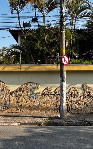 Casa para alugar com 580m², 4 quartos e 30 vagas Casa para alugar com 580m², 4 quartos e 30 vagasFachada