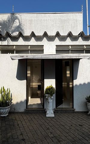Casa para alugar com 580m², 4 quartos e 30 vagas Casa para alugar com 580m², 4 quartos e 30 vagasQuintal