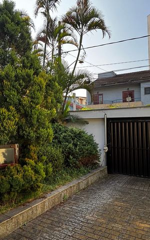 Casa para alugar com 580m², 4 quartos e 30 vagas Casa para alugar com 580m², 4 quartos e 30 vagasGaragem
