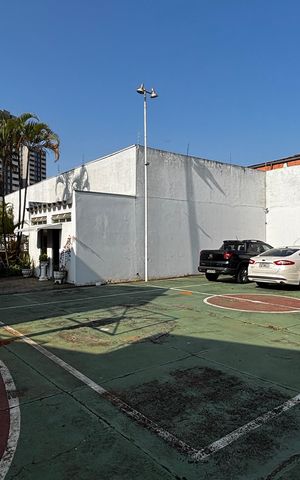 Casa para alugar com 580m², 4 quartos e 30 vagas Casa para alugar com 580m², 4 quartos e 30 vagasQuadra