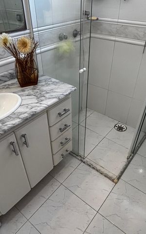 Casa para alugar com 580m², 4 quartos e 30 vagas Casa para alugar com 580m², 4 quartos e 30 vagasBanheiro da Suíte 1