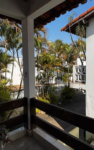 Casa à venda com 580m², 4 quartos e 10 vagas Casa à venda com 580m², 4 quartos e 10 vagasVaranda da Suíte 2