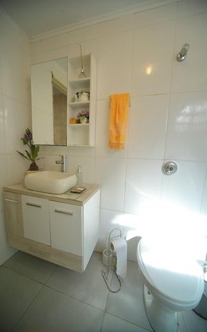 Casa à venda com 151m², 2 quartos e 2 vagasBanheiro 