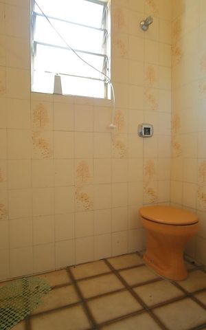 Casa à venda com 151m², 2 quartos e 2 vagasBanheiro de serviço 