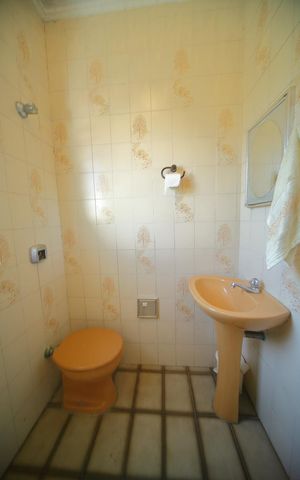 Casa à venda com 151m², 2 quartos e 2 vagasBanheiro de serviço 