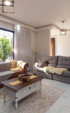 Casa à venda com 221m², 3 quartos e 4 vagas Casa à venda com 221m², 3 quartos e 4 vagasSala