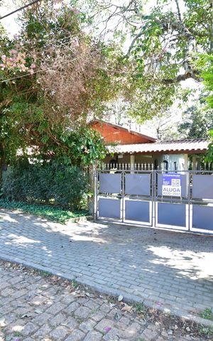 Casa para alugar com 1000m², 4 quartos e 3 vagasFachada / Placa