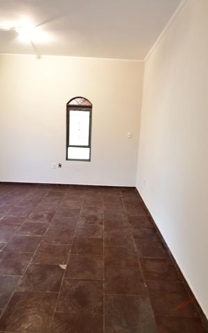 Casa para alugar com 1000m², 4 quartos e 3 vagasSala