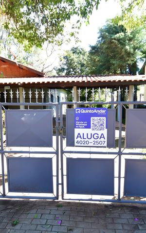 Casa para alugar com 1000m², 4 quartos e 3 vagasFachada / Placa