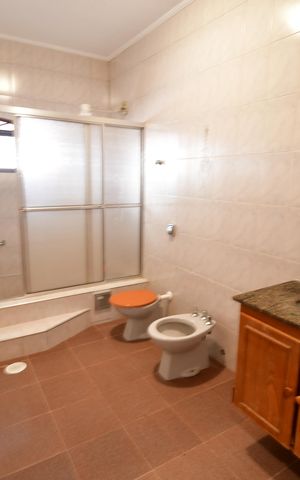 Casa para alugar com 1000m², 4 quartos e 3 vagasBanheiro 2