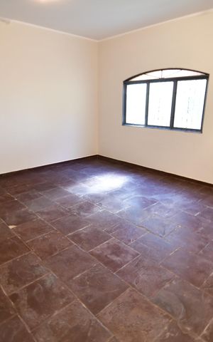 Casa para alugar com 1000m², 4 quartos e 3 vagasSala