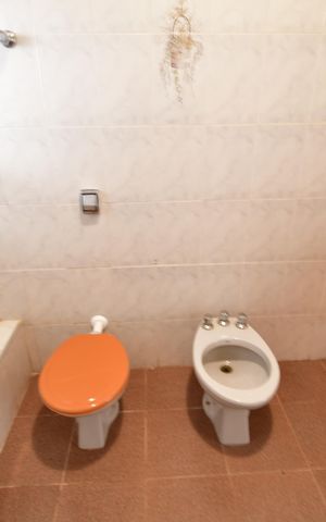 Casa para alugar com 1000m², 4 quartos e 3 vagasBanheiro 2