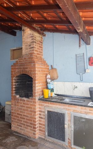 Casa à venda com 150m², 3 quartos e 2 vagas Casa à venda com 150m², 3 quartos e 2 vagasChurrasqueira