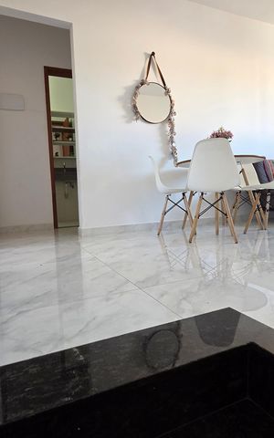 Casa de condomínio para alugar com 52m², 2 quartos e 1 vaga Casa de condomínio para alugar com 52m², 2 quartos e 1 vagaEscada