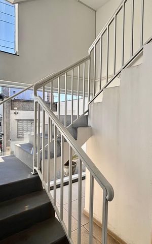 Apartamento à venda com 40m², 2 quartos e sem vaga Apartamento à venda com 40m², 2 quartos e sem vagaEscada