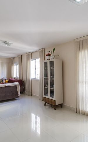 Apartamento à venda com 142m², 3 quartos e 2 vagas Apartamento à venda com 142m², 3 quartos e 2 vagasSala