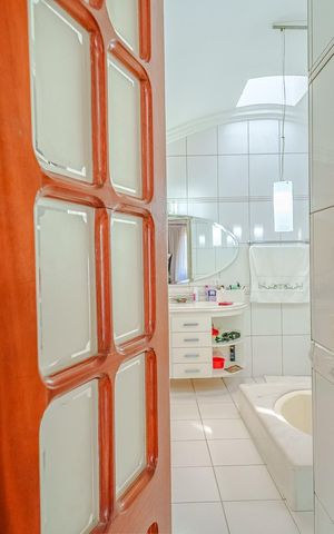 Casa à venda com 500m², 5 quartos e 5 vagasBanheiro da Suíte 1