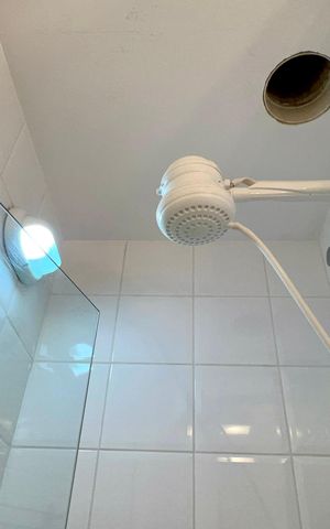 Casa de condomínio para alugar com 88m², 2 quartos e 1 vaga Casa de condomínio para alugar com 88m², 2 quartos e 1 vagaBanheiro
