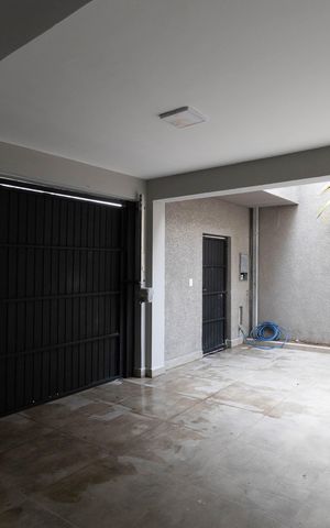 Casa à venda com 2000m², 6 quartos e 5 vagas Casa à venda com 2000m², 6 quartos e 5 vagasGaragem