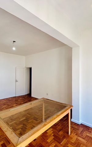 Apartamento à venda com 110m², 2 quartos e 1 vaga Apartamento à venda com 110m², 2 quartos e 1 vagaSala