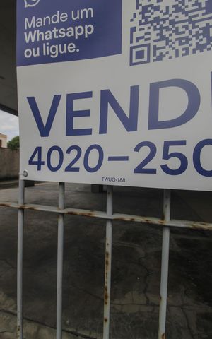 Apartamento à venda com 77m², 2 quartos e 2 vagas Apartamento à venda com 77m², 2 quartos e 2 vagasPlaca