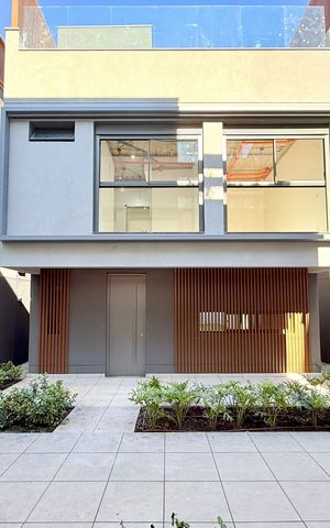 Casa de condomínio à venda com 530m², 4 quartos e 4 vagas Casa de condomínio à venda com 530m², 4 quartos e 4 vagasFachada Casa