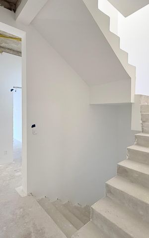 Casa de condomínio à venda com 530m², 4 quartos e 4 vagas Casa de condomínio à venda com 530m², 4 quartos e 4 vagasCorredor Suítes