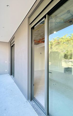 Casa de condomínio à venda com 530m², 4 quartos e 4 vagas Casa de condomínio à venda com 530m², 4 quartos e 4 vagasSacada Suíte 1