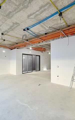 Casa de condomínio à venda com 530m², 4 quartos e 4 vagas Casa de condomínio à venda com 530m², 4 quartos e 4 vagasSala