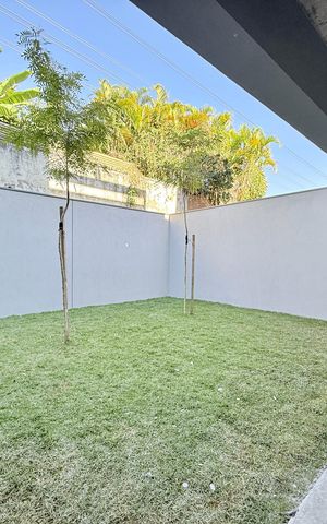 Casa de condomínio à venda com 530m², 4 quartos e 4 vagas Casa de condomínio à venda com 530m², 4 quartos e 4 vagasVaranda