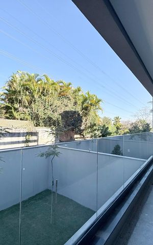 Casa de condomínio à venda com 530m², 4 quartos e 4 vagas Casa de condomínio à venda com 530m², 4 quartos e 4 vagasSacada Suíte 1
