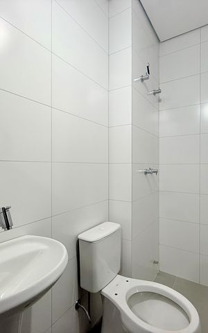 Casa de condomínio à venda com 530m², 4 quartos e 4 vagas Casa de condomínio à venda com 530m², 4 quartos e 4 vagasBanheiro de Serviço