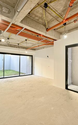 Casa de condomínio à venda com 530m², 4 quartos e 4 vagas Casa de condomínio à venda com 530m², 4 quartos e 4 vagasSala