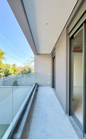 Casa de condomínio à venda com 530m², 4 quartos e 4 vagas Casa de condomínio à venda com 530m², 4 quartos e 4 vagasSacada Suíte 1