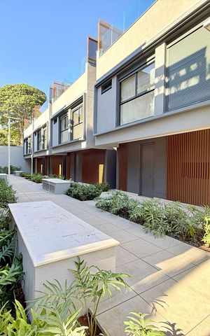 Casa de condomínio à venda com 530m², 4 quartos e 4 vagas Casa de condomínio à venda com 530m², 4 quartos e 4 vagasÁrea comum Condomínio